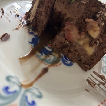 Bozuk Ve Sağlıksız Pasta Satışı, Şube Çözüm Sunmaması