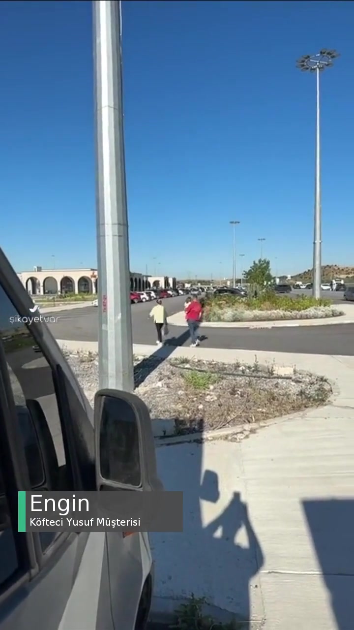 Köfteci Yusuf Dışarıdaki Masalara Bile Müşteri Almadılar! videonun kapak resmi