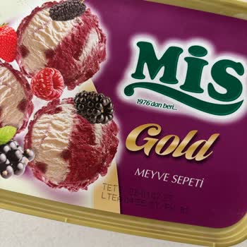 İzmir Karşıyaka Şok Market'ten Mis Gold Dondurmasında Cam Parçası Çıktı