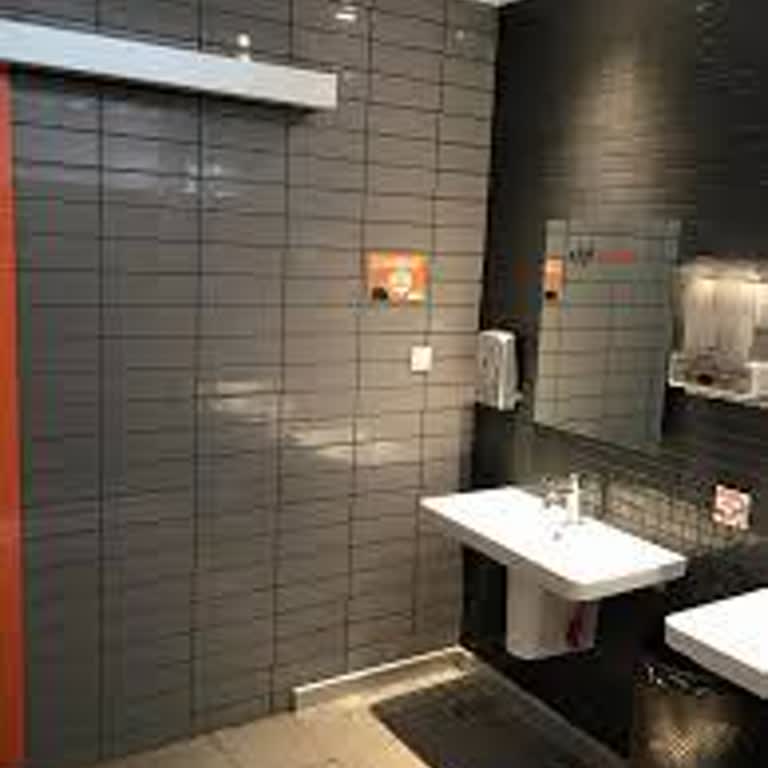 Shell Station Closed Restrooms During Customer Visit
