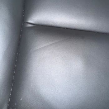 Volvo Bayisi Koltuk Derisi Hasarını Göz Ardı Ederek Sorumluluk Almıyor