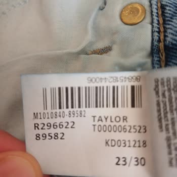 Mavi Pantolonunda Yırtılma Ve Değişim Talebi