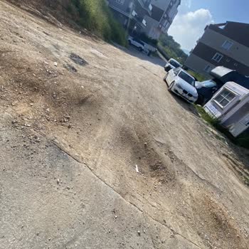 Defne Sokak Girişinde Yol Çökmesi Tekrarlıyor, Trafik Ve Güvenlik Tehlikede