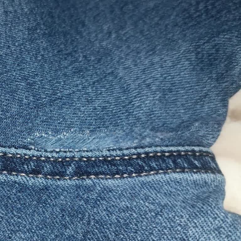 Mavi Jean Pantolonunda Erken Liflenme Ve Yırtılma