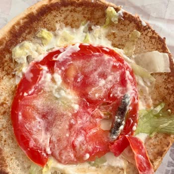Küflenmiş Domatesli Tavuk Burgerlerde Hijyen Sorunu Ve İade Reddi