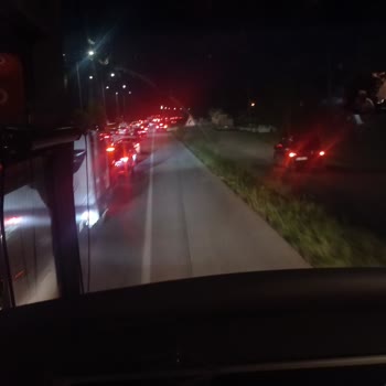 Otobüs Şoförünün Emniyet Şeridini Uzun Süre Kullanması Trafiği Tehlikeye Attı