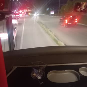 Otobüs Şoförünün Emniyet Şeridini Uzun Süre Kullanması Trafiği Tehlikeye Attı