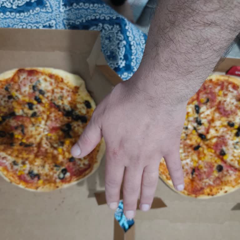 Orta Boy Pizza Boyutu Küçültülmüş Ve Kalite Düşmüş