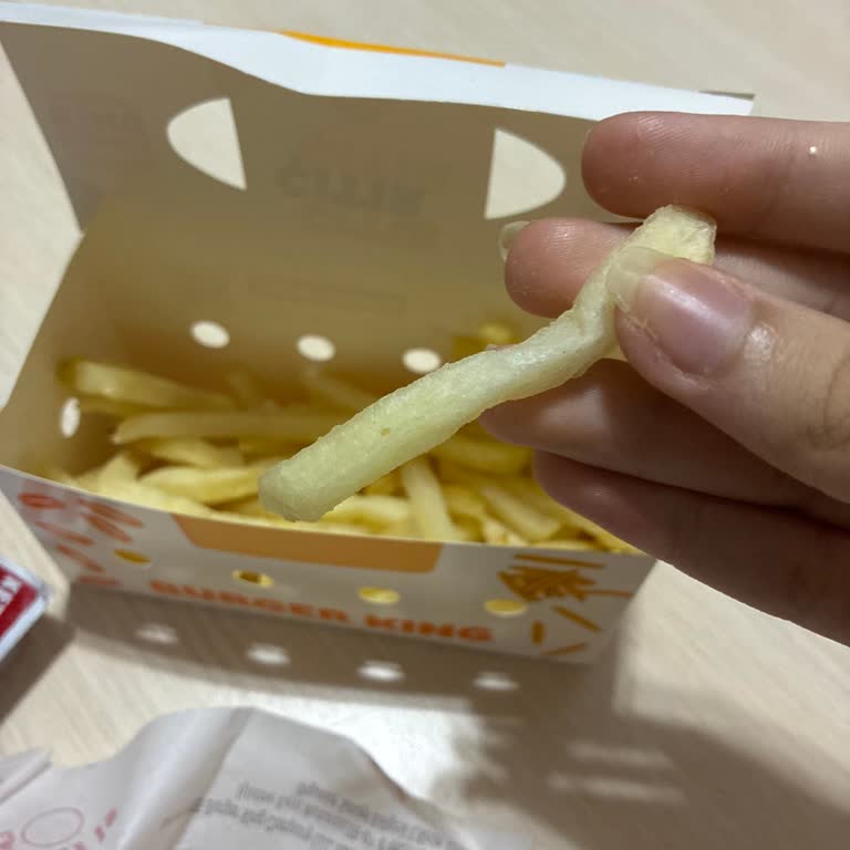 Patates Kızartması Soğuk Ve Çiğ Geldi