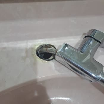 Rozet Kırıldı, Parça Yok Ve Dolap Küflendi: Yetkili Servis Çözüm Sunmuyor