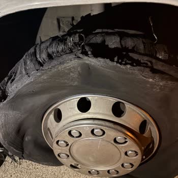 Tatil Sepeti Tur Otobüsünde Lastik Patlaması Ve Yardım Eksikliği