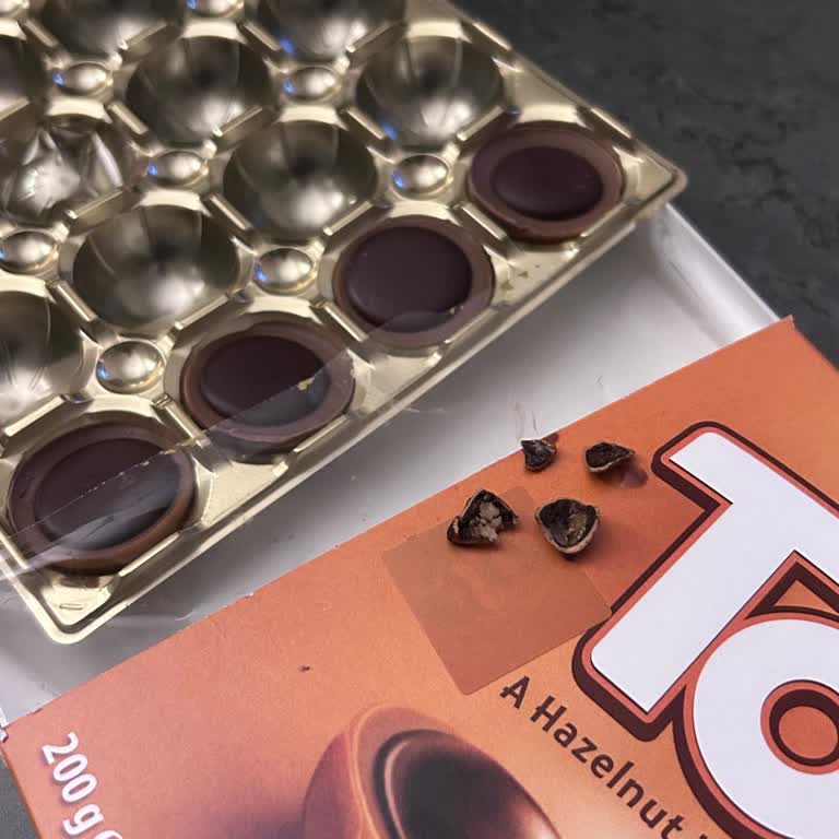 Toffifee Ürününün İçindeki Sert Fındık Kabuğu Diş Kırılmasına Neden Oldu Ve Sorumluluk Bekleniyor