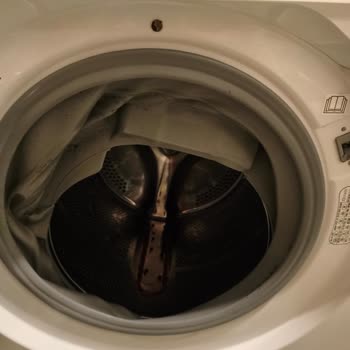 Hoover Çamaşır Makinesinde Sürekli Kırık Parçalar Ve Aşırı Sallantı