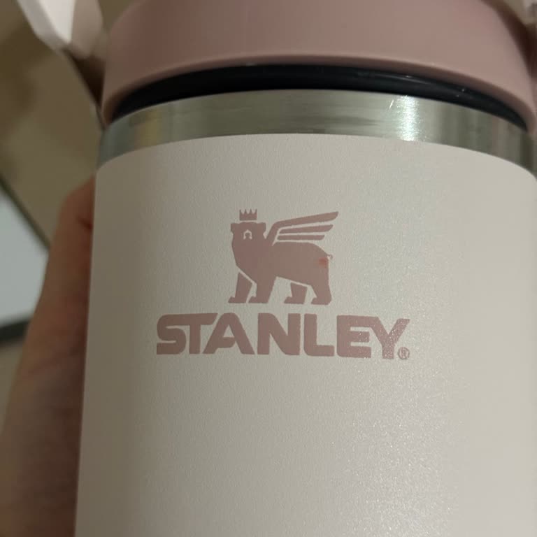 Amblem Renk Farklılığı Nedeniyle Stanley Iceflow Termos Değişimi Talebi