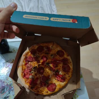 Domino’s Pizza’da Malzeme Eksikliği Ve Kalitesiz Sunum