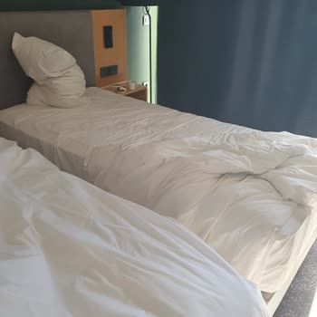 Sert Yataklı Küçük Oda, Desteksiz Müşteri Hizmetleri Nedeniyle Tam İade Talebi