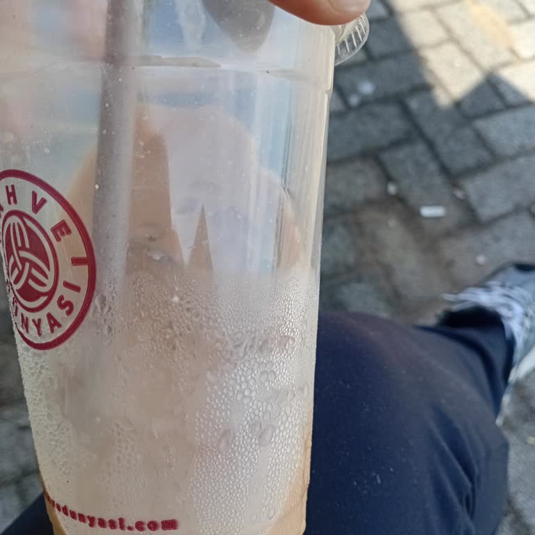 Kahve Dünyası'nda Kahve İçermeyen Latte Ve Haksız Ekstra Ücret Şikayeti