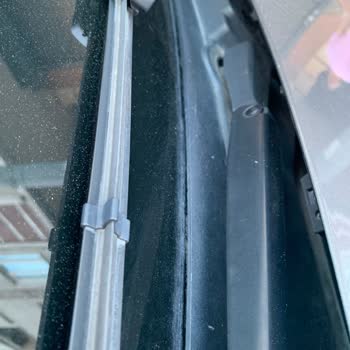Mercedes A200 Ön Cam Altı Plastik Parçası Sürekli Açılıyor, Değişim Gerekiyor
