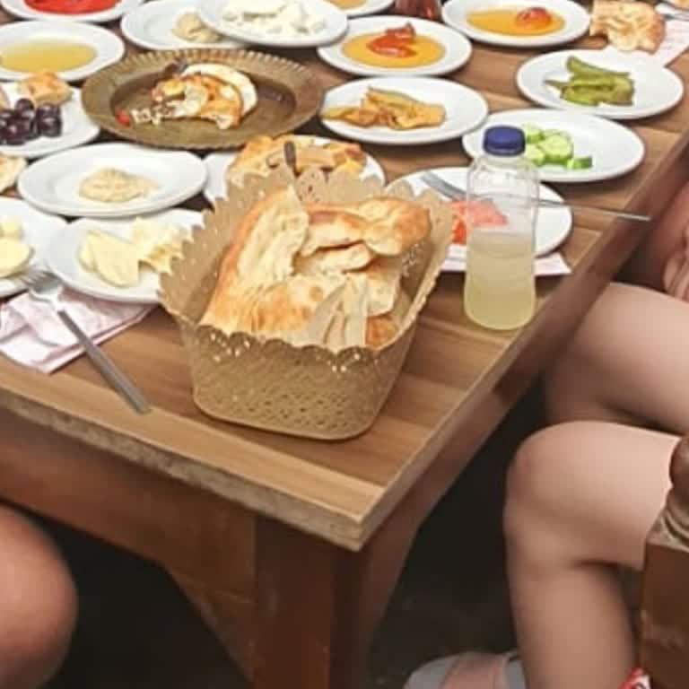 8 Kişilik Kahvaltıda Yetersiz Porsiyon Ve Çay Sorunu