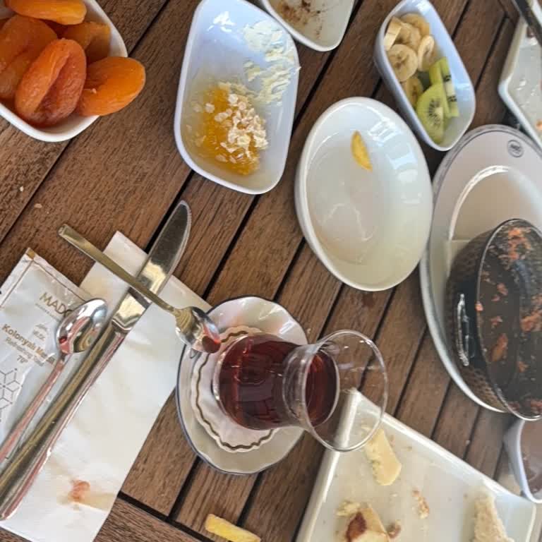 Mado Niğde Şubesinde Kirli Bardaklar Ve Yavaş, İlgisiz Servis