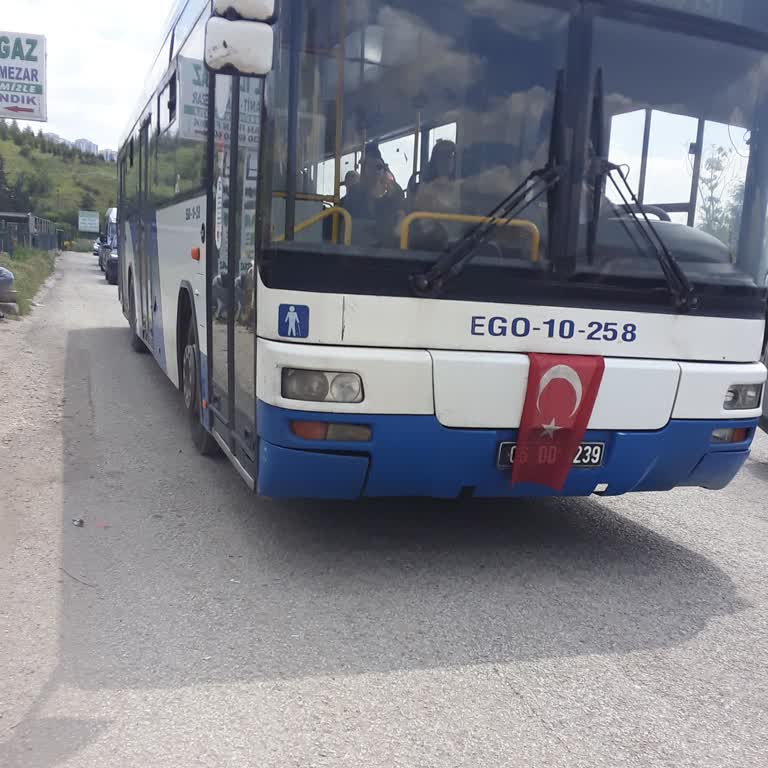 Ankara Mezarlığındaki Tek Servis Aracı Ve Bakımsız Ortam Vatandaşları Mağdur Ediyor
