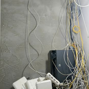 Bina Girişindeki Özensiz İnternet Kurulumu Ve Güvenlik Riski
