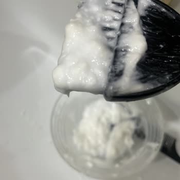 Migros'tan Aldığım Boyada Topaklanma Ve Nüfuz Edememe Sorunu