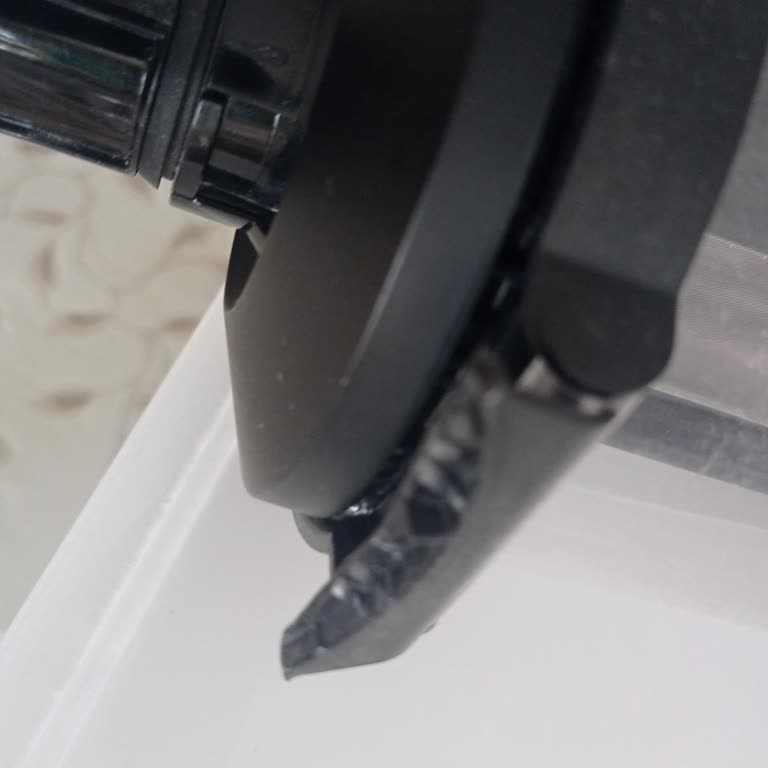 Dyson V16 Animal Toz Haznesi Çatlaklığı Ve Ücretsiz Parça Değişimi Talebi