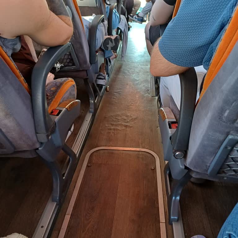 Kemer İstanbul Seferinde Eski Ve Pis Otobüs, Muavinsiz Yolculuk Ve Koltuk Karmaşası