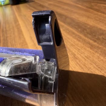 Dyson Lazerli Başlığın Küçük Plastik Kilidi Kırıldı, Garanti Desteği Reddi