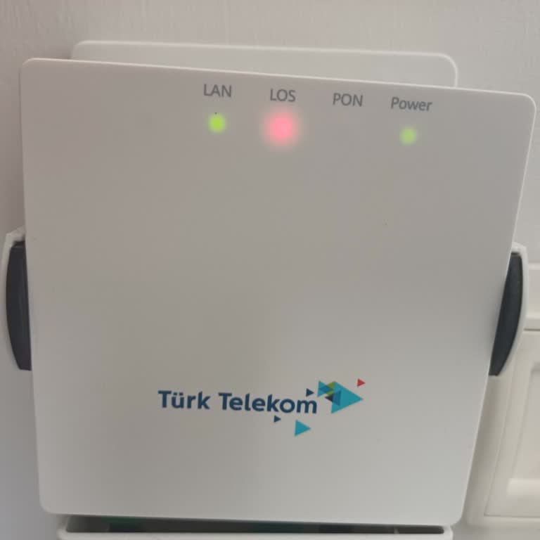 Türk Telekom Bina İçinde Cam Kablo Arızası Nedeniyle İnternetsiz Kalma Ve Teknisyen Gelmemesi