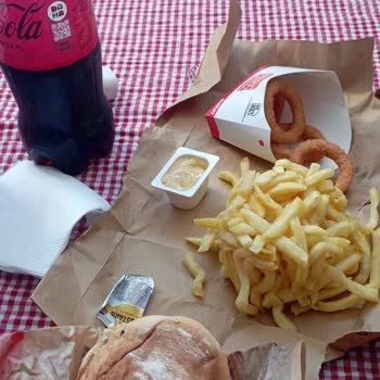 Küflü Ekmekli Hamburger Siparişi İade Talebi