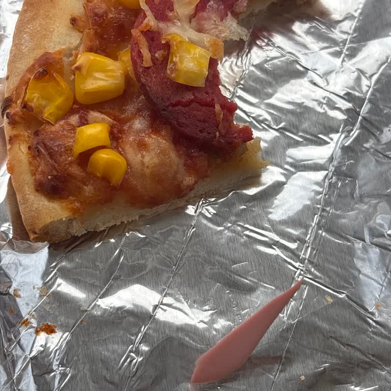 Superfresh Pizza King'de Plastik Parça Çıktı; Çocuk Sağlığına Tehdit
