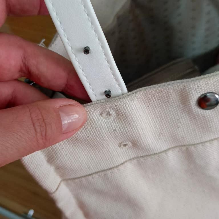 Shule Bags Kanvas Çantada Zımba Sorunu Ve Fiyat Karşılığı Hayal Kırıklığı