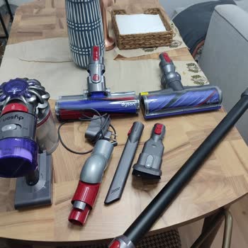 Dyson V8 Dikey Süpürge Şarj Girişi Arızası Ve Değişim Talebi