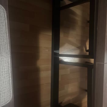 Kelebek Mobilya Beylikdüzü'nde Hatalı Masa Ayağı Ve Uzayan Kumaş Teslimatı