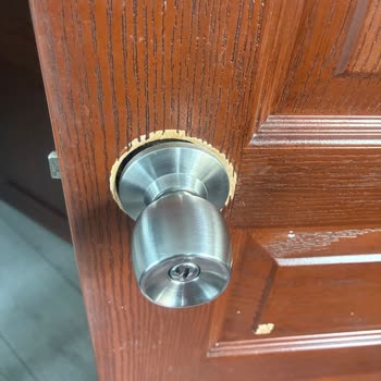 Andaç Otel'de Havasız Ve Kırık Kapı Kolları, Hijyen Sorunu Ve Kibar Olmayan Personel