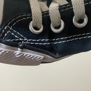 Converse Ayakkabısında Hızlı Yırtılma Ve Renk Atması
