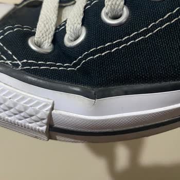 Converse Ayakkabısında Hızlı Yırtılma Ve Renk Atması