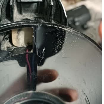Bosch BBS611BSC Şarjlı Dik Süpürge Çatlayan Şeffaf Toz Haznesi Ve Media Markt’ın Garanti Dışı Reddi