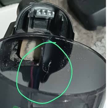 Bosch BBS611BSC Şarjlı Dik Süpürge Çatlayan Şeffaf Toz Haznesi Ve Media Markt’ın Garanti Dışı Reddi