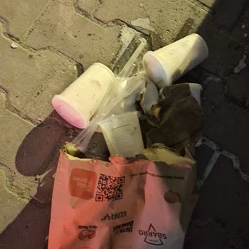 Yemeksepeti Siparişim Dökülmüş Ve Kuryenin Saygısız Bırakması