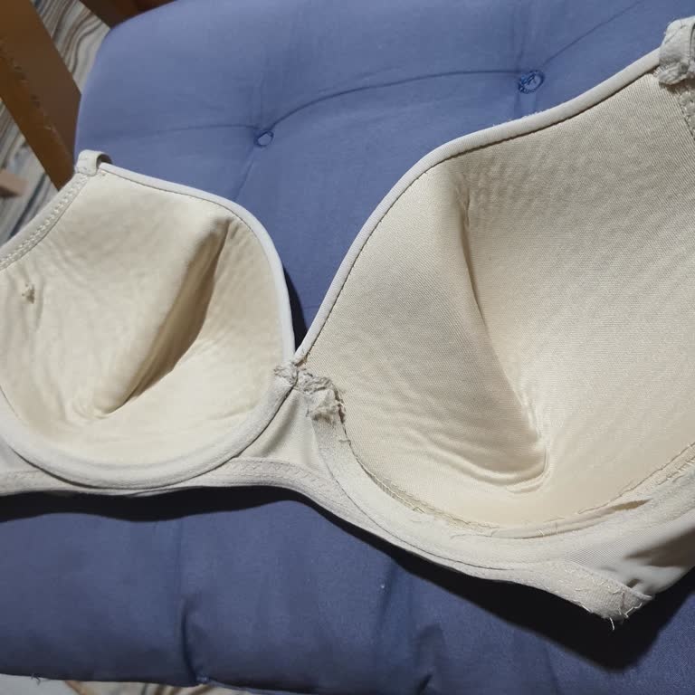 İzmir Bayraklı BİM Sütyenlerinde Sünger Kıvrılma Sorunu