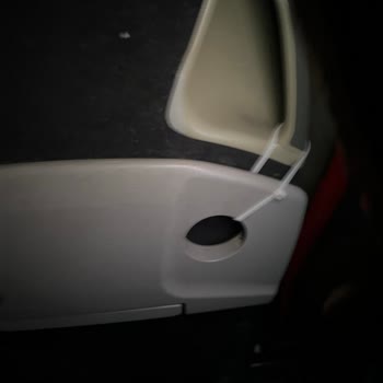 Antalya İzmir Otobüsünde Kırık Koltuklar, Bozuk Klima Ve Şarj Sorunu