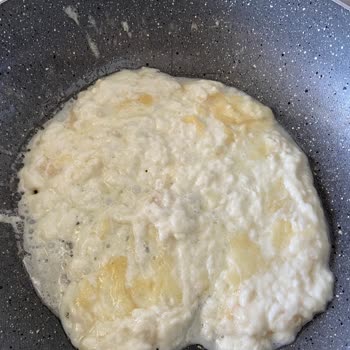 Bozuk Hellim Peyniri Kızartmada Sıvı Kıvama Dönüştü