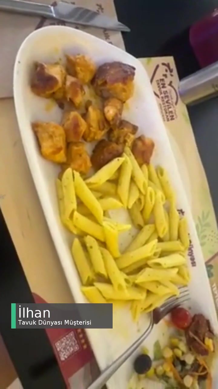 Tavuk Dünyası Yemek Kötü Ve Buz Gibi videonun kapak resmi
