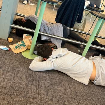 Kopenhag Havalimanında Gecikme, Bilgi Eksikliği Ve Konaklama Yetersizliği