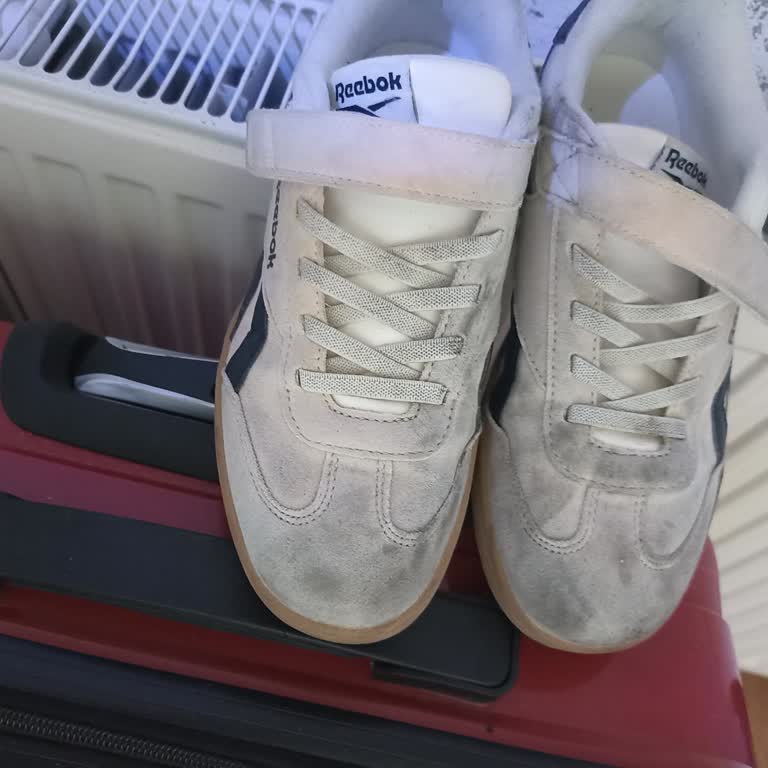 Reebok Smash Edge Ayakkabısında Hızlı Renk Değişimi Ve Çıkarılamayan Lekeler