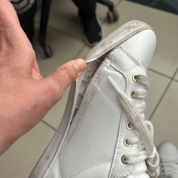 Ayakkabının Taban Yapışkanı 3 Kullanımda Ayrıldı: Kalite Hayal Kırıklığı Ve İade Talebi