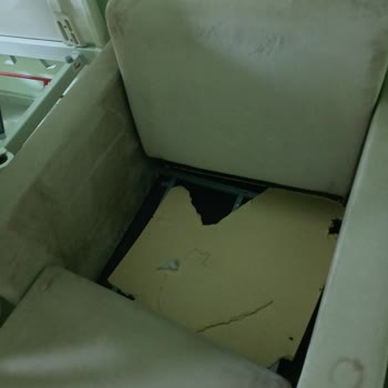 Kırık Refakatçi Koltuğu Hastane Yönetiminden Çözüm Bekliyor
